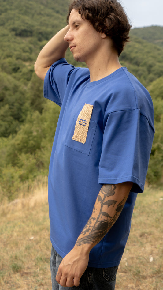 T-shirt SKKARABE.E Bleu – Œuvre “KOÏ"