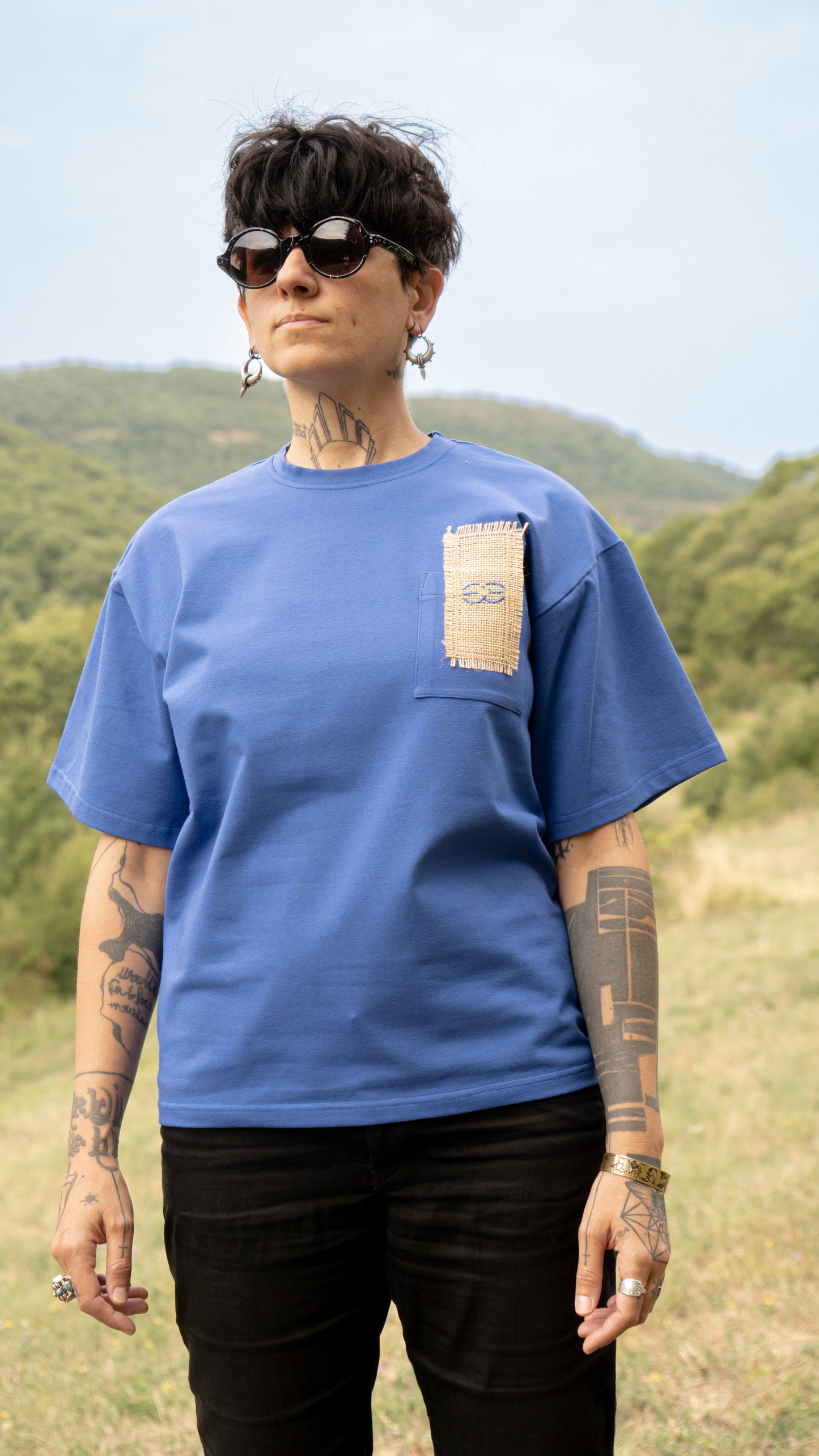 T-shirt SKKARABE.E Bleu – Œuvre “SAKURA"