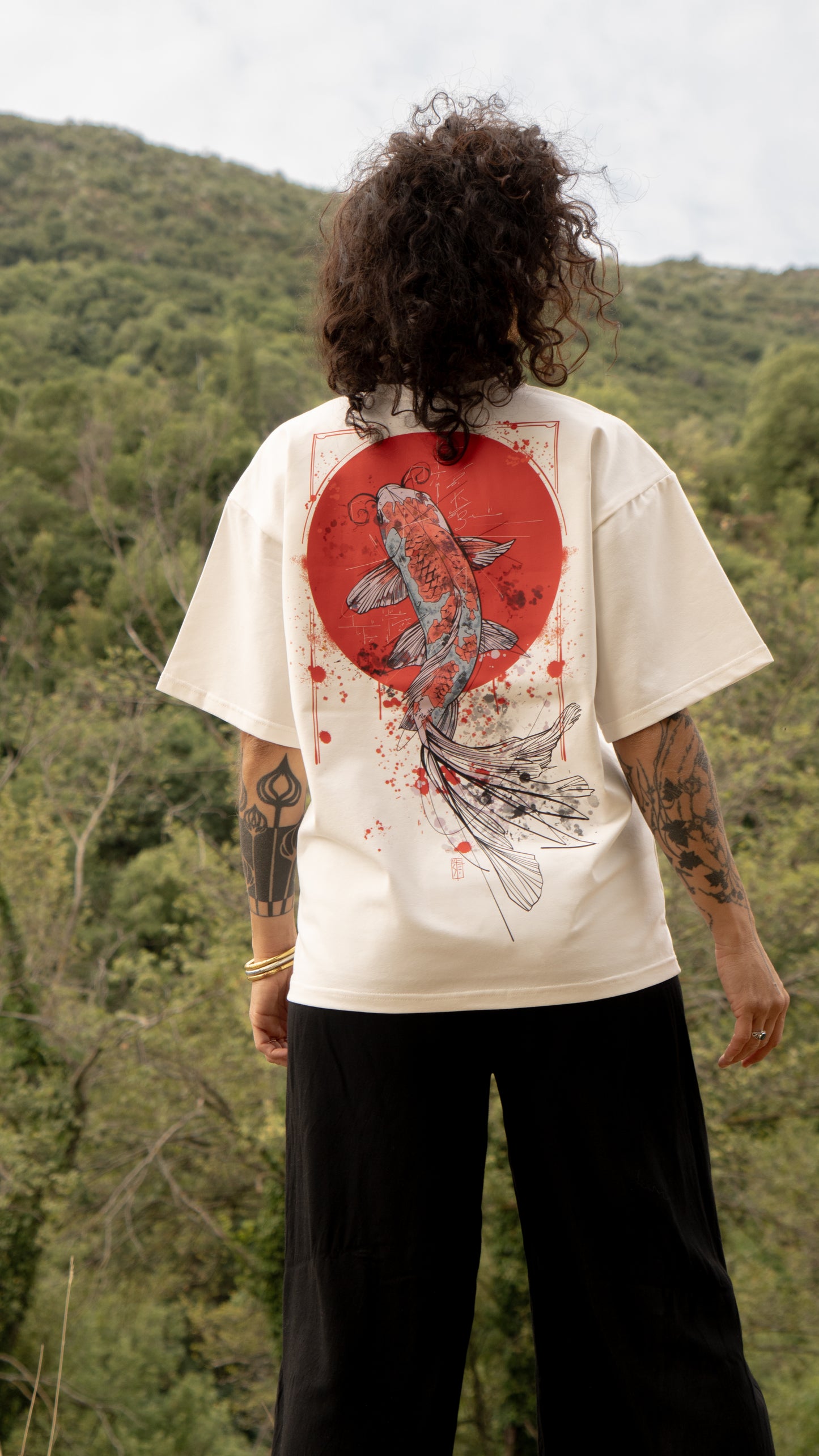 T-shirt SKKARABE.E Blanc – Œuvre “KOÏ"